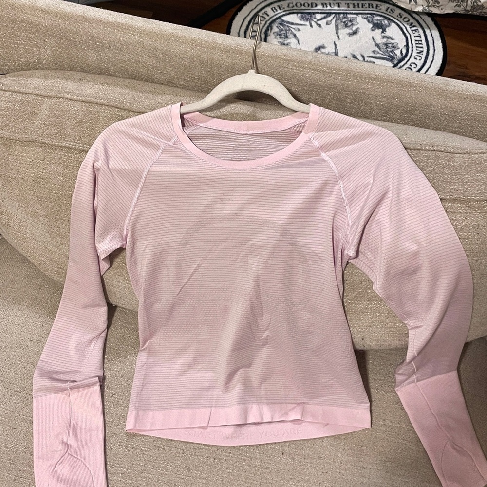 Swiftly Tech Long-Sleeve Shirt 2.0
Waist Length